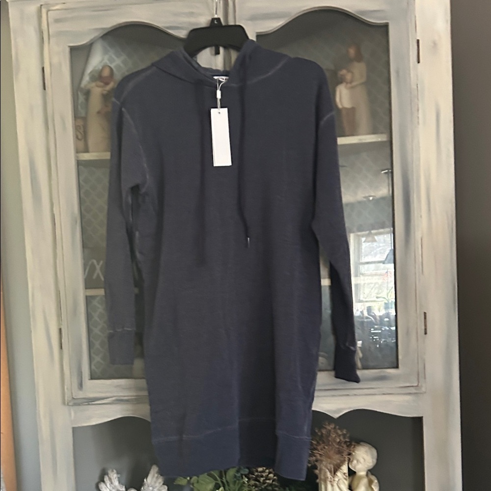 525 hooded with pockets size small women’s dress
